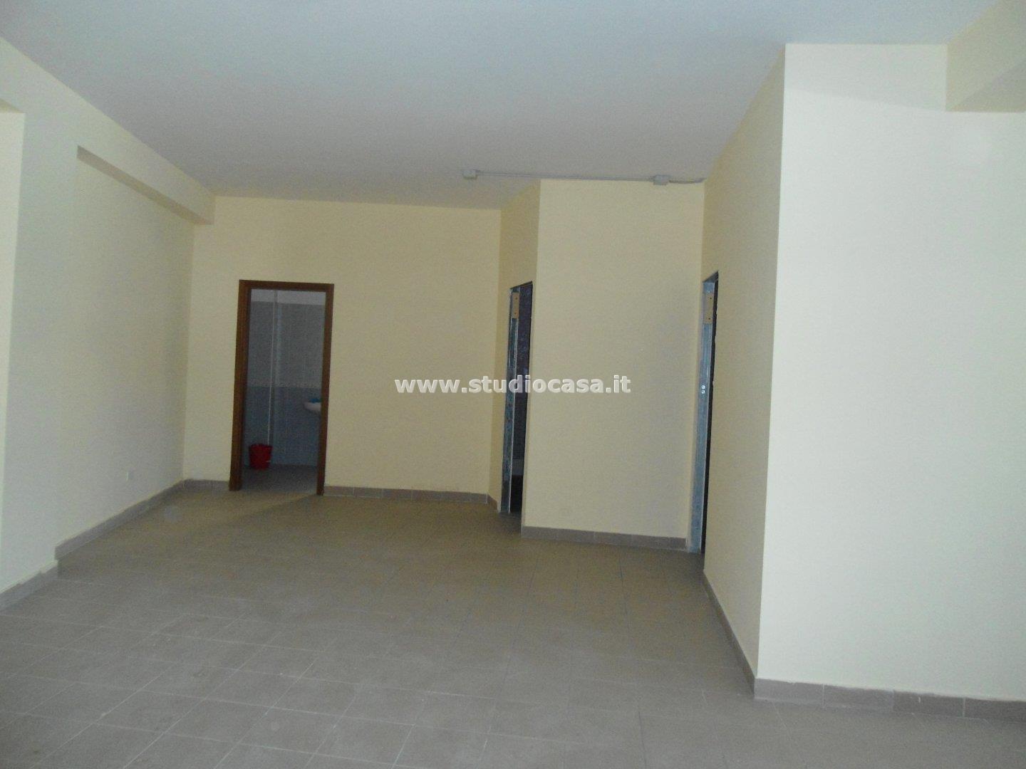 Magazzino in affitto a Crotone