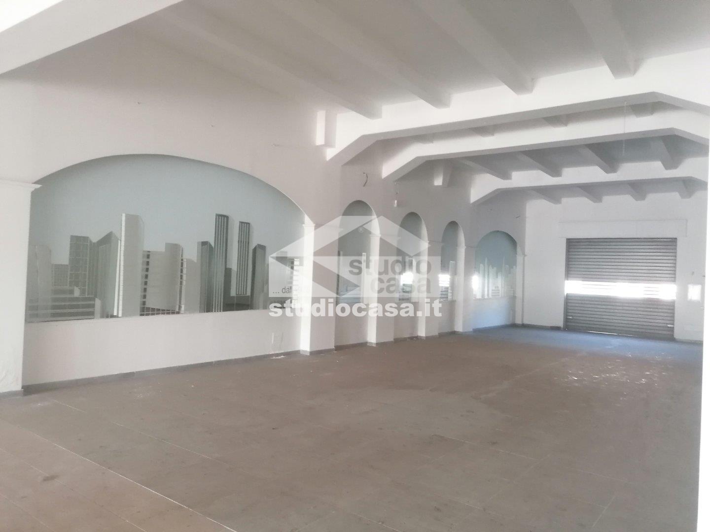 Negozio in affitto a Crotone