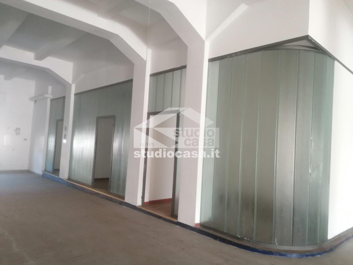 Negozio in affitto a Crotone