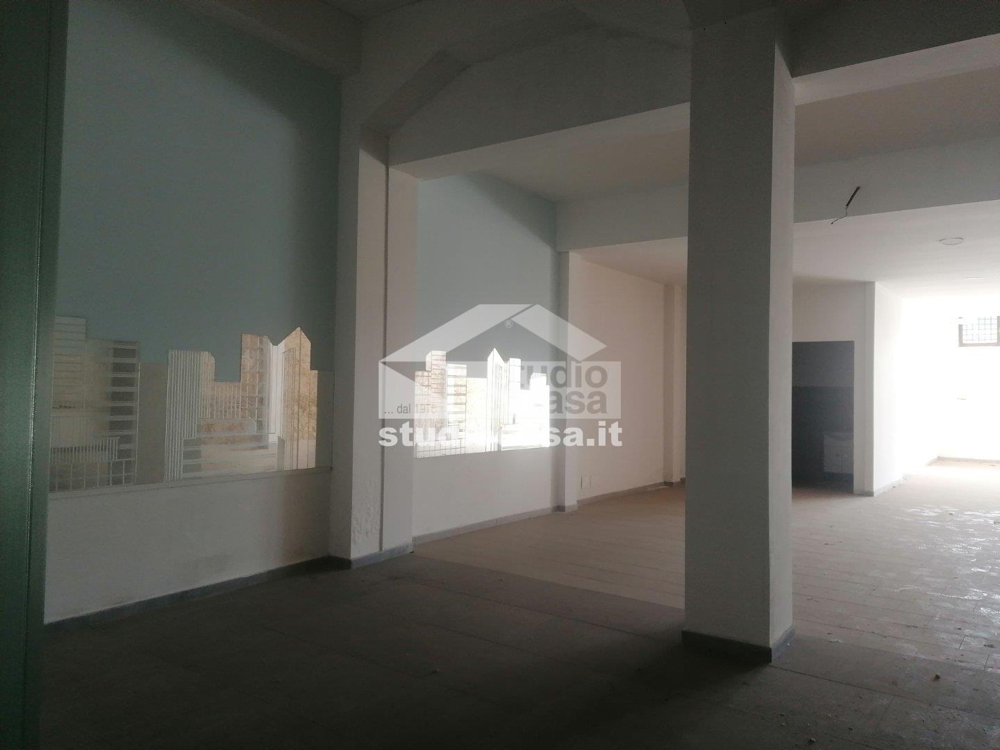 Negozio in affitto a Crotone