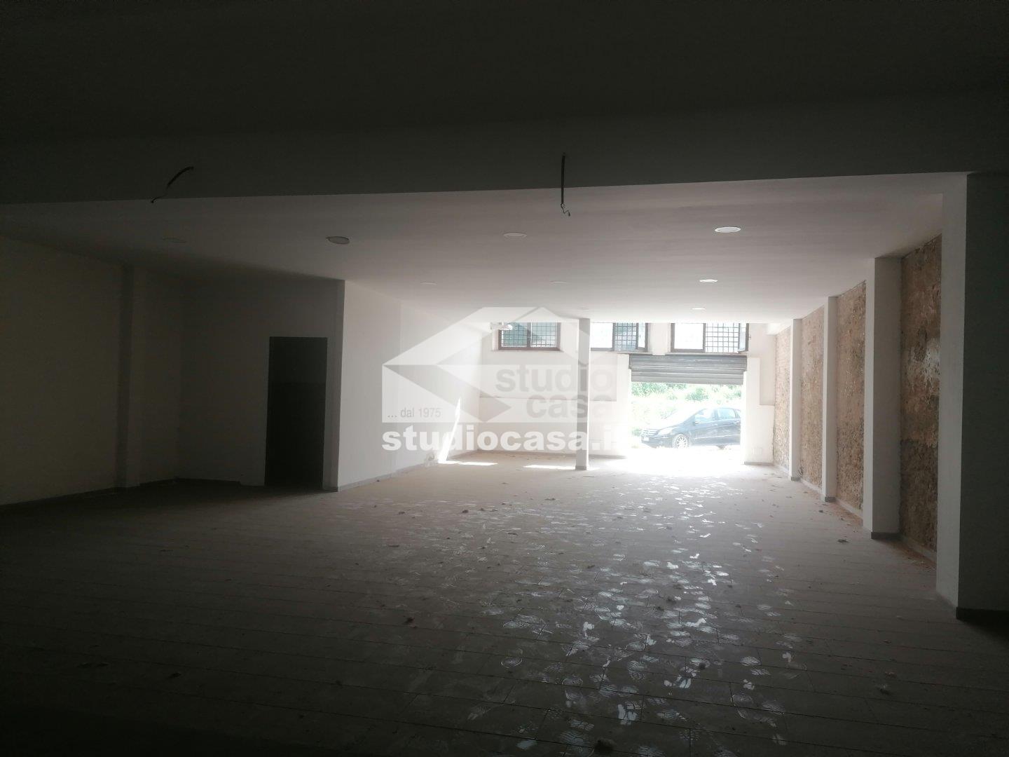 Negozio in affitto a Crotone