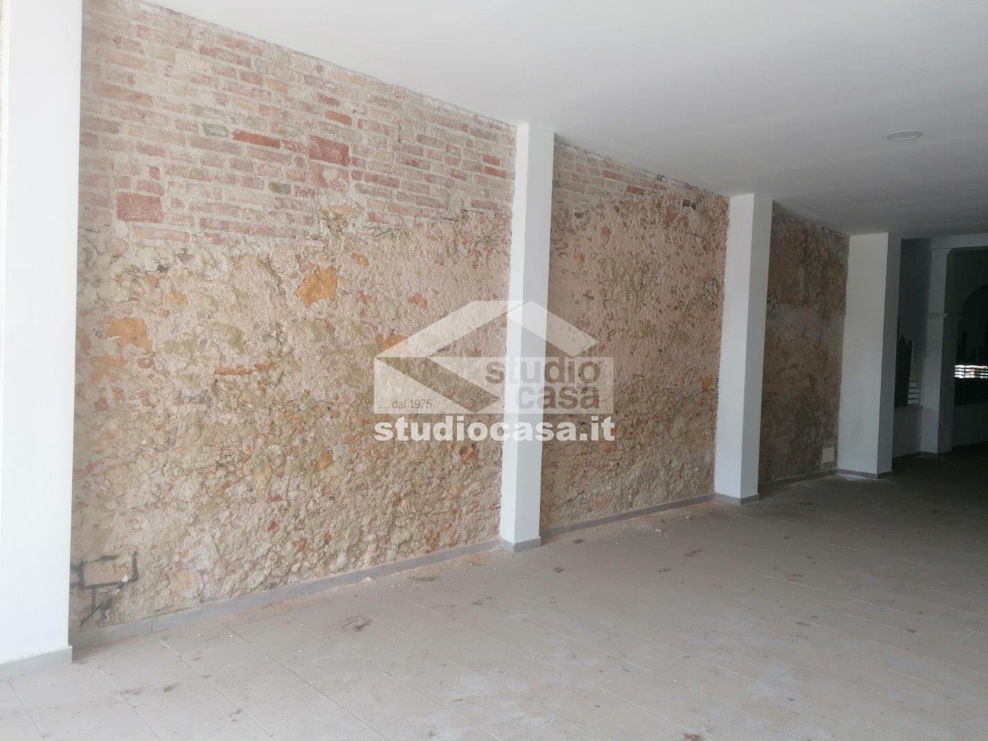 Negozio in affitto a Crotone