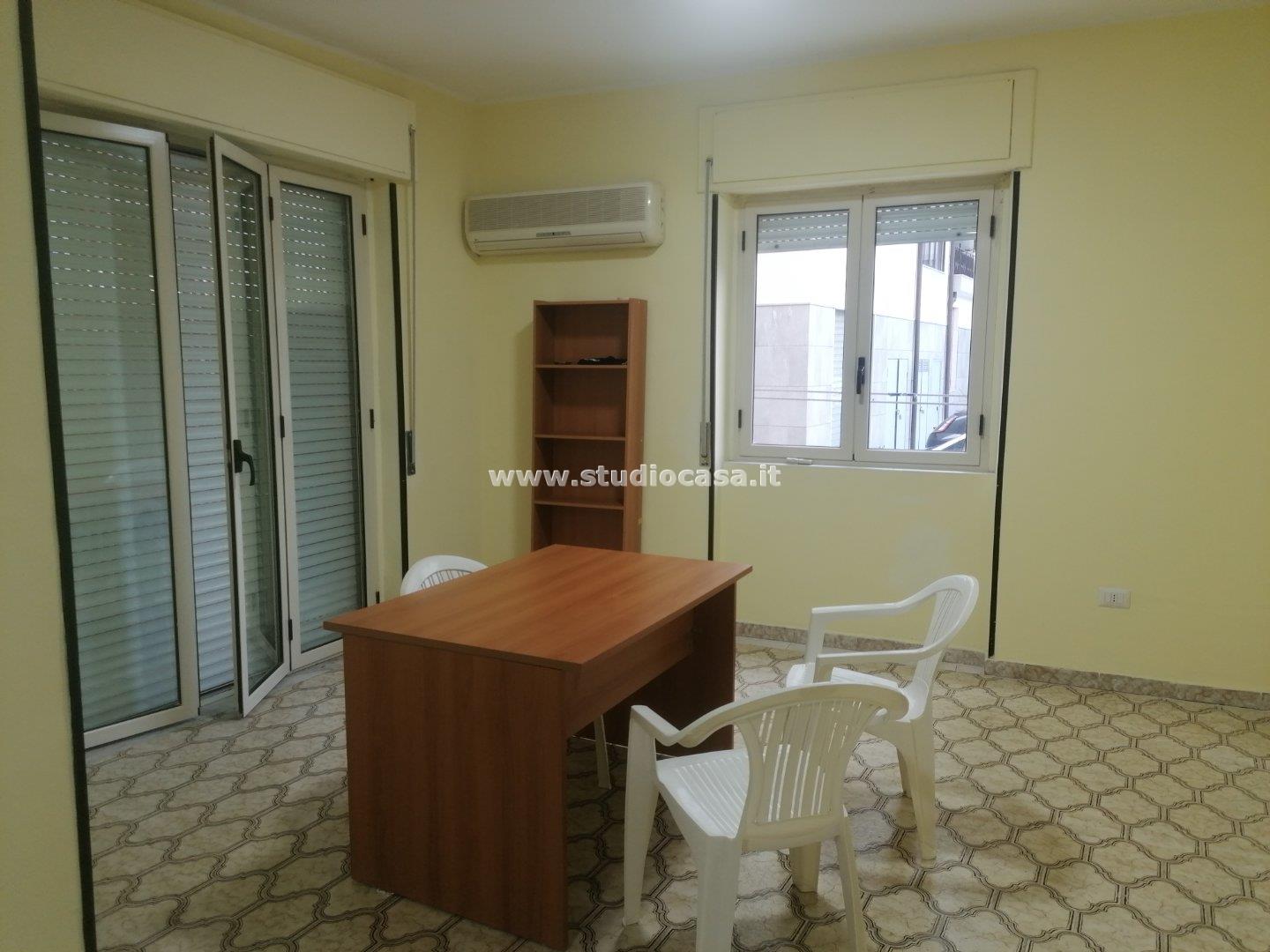 Ufficio in affitto a Crotone