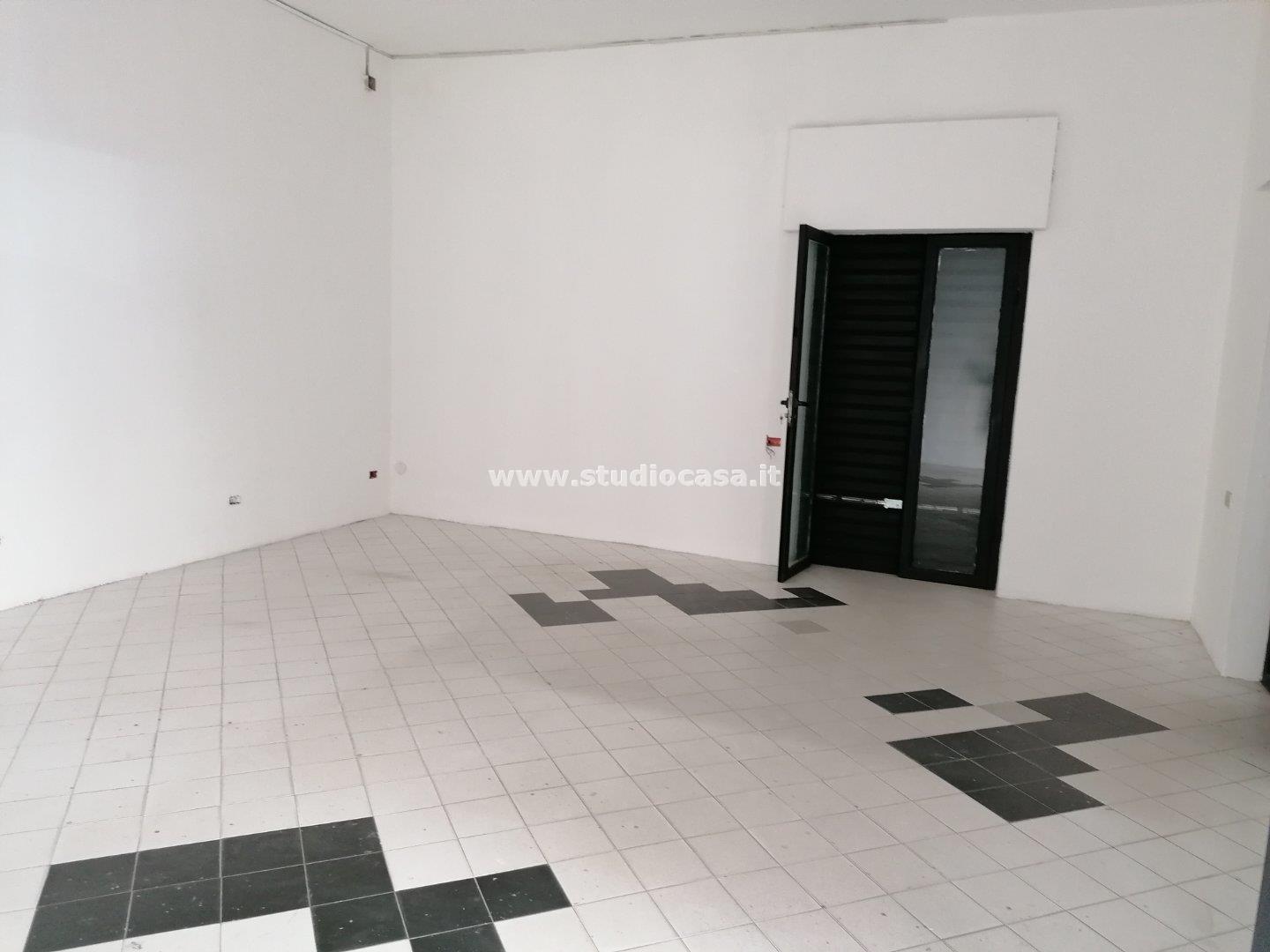 Magazzino in vendita a Crotone