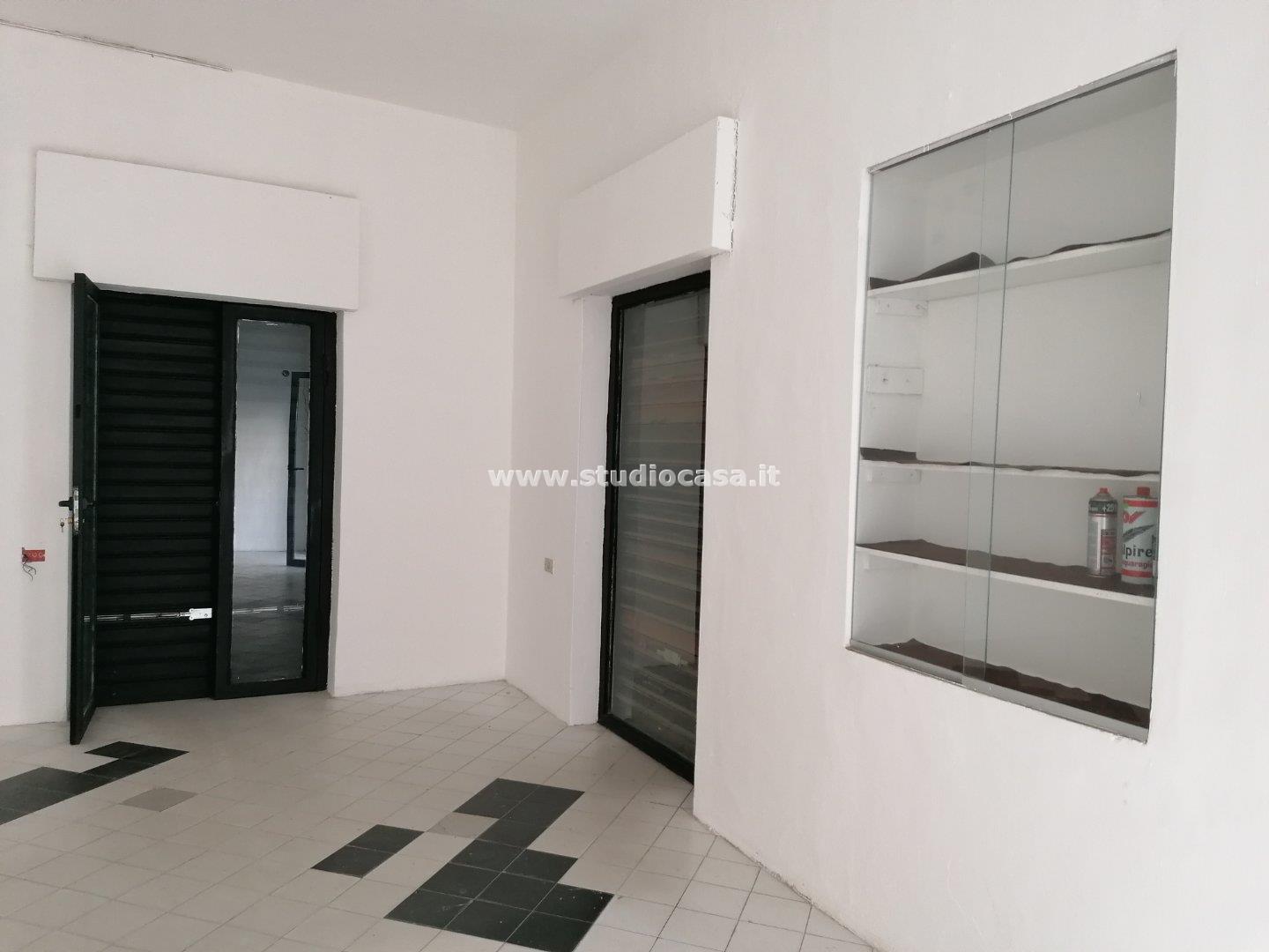 Magazzino in vendita a Crotone