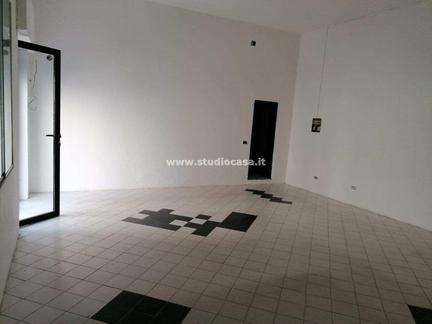 Magazzino in vendita a Crotone