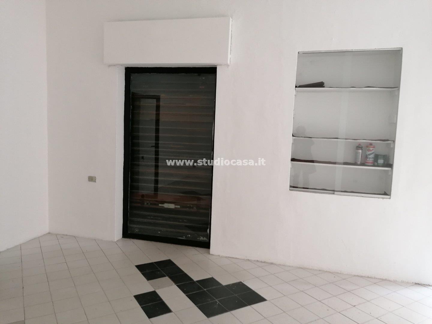 Magazzino in vendita a Crotone