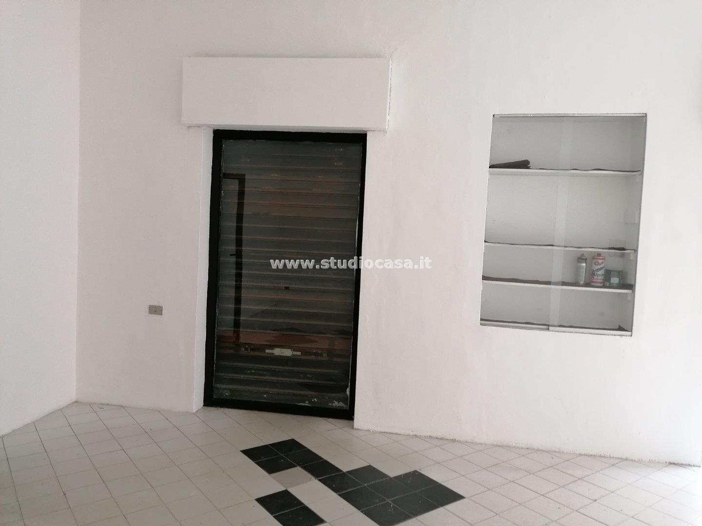 Magazzino in vendita a Crotone