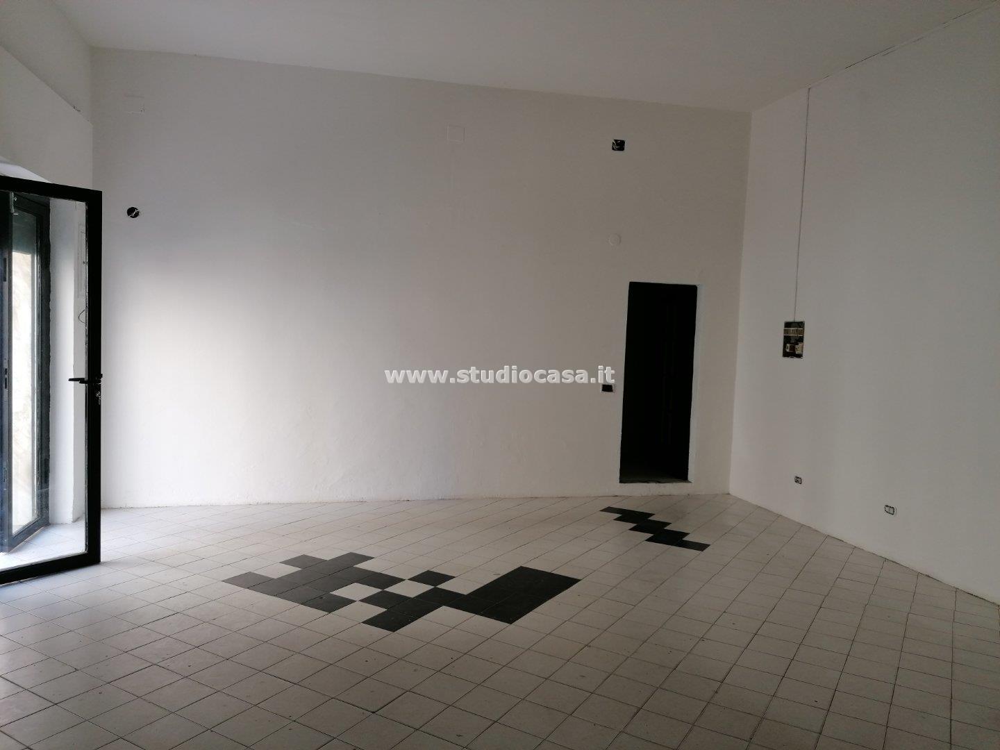 Magazzino in vendita a Crotone