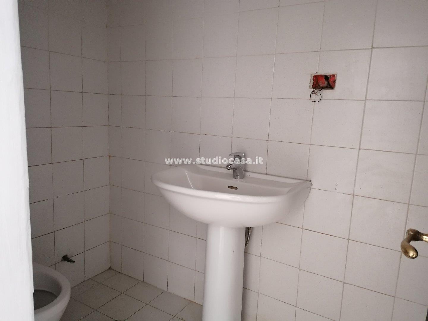 Magazzino in vendita a Crotone