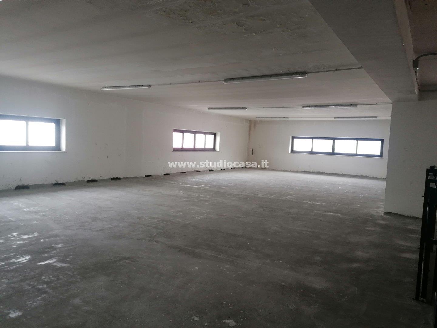 Magazzino in affitto a Crotone