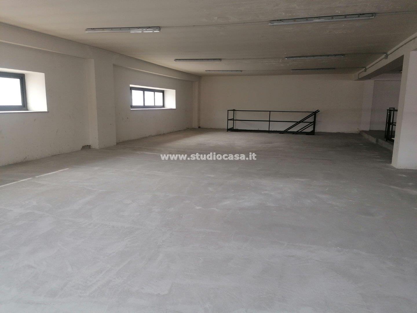 Magazzino in affitto a Crotone