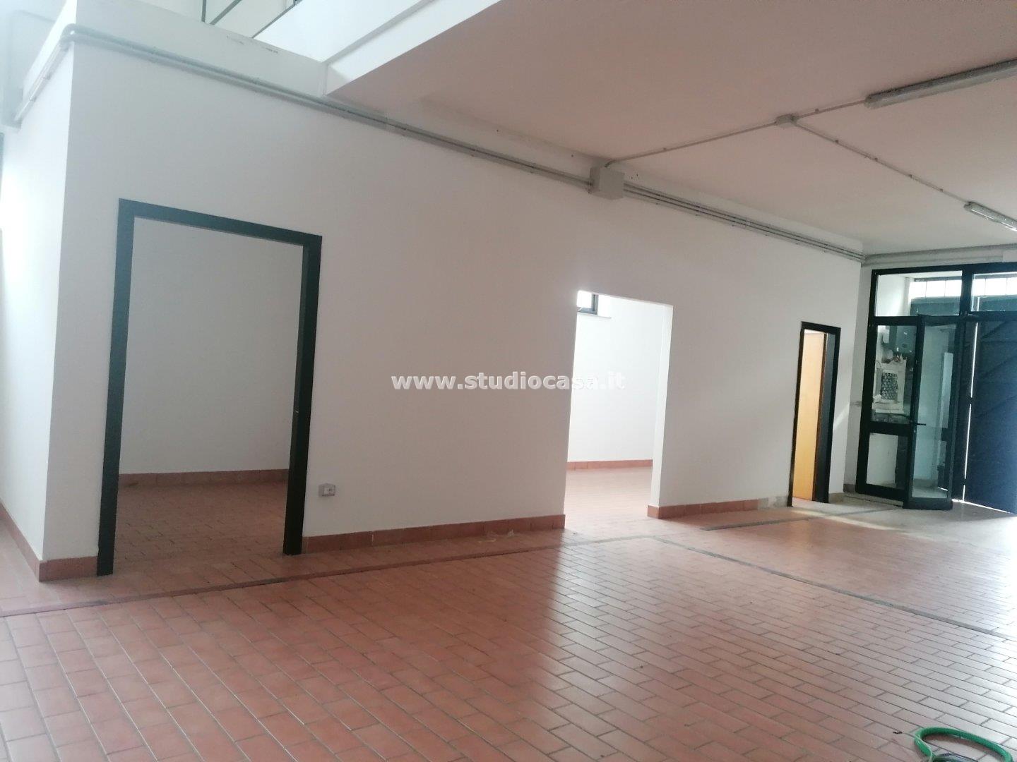 Magazzino in affitto a Crotone