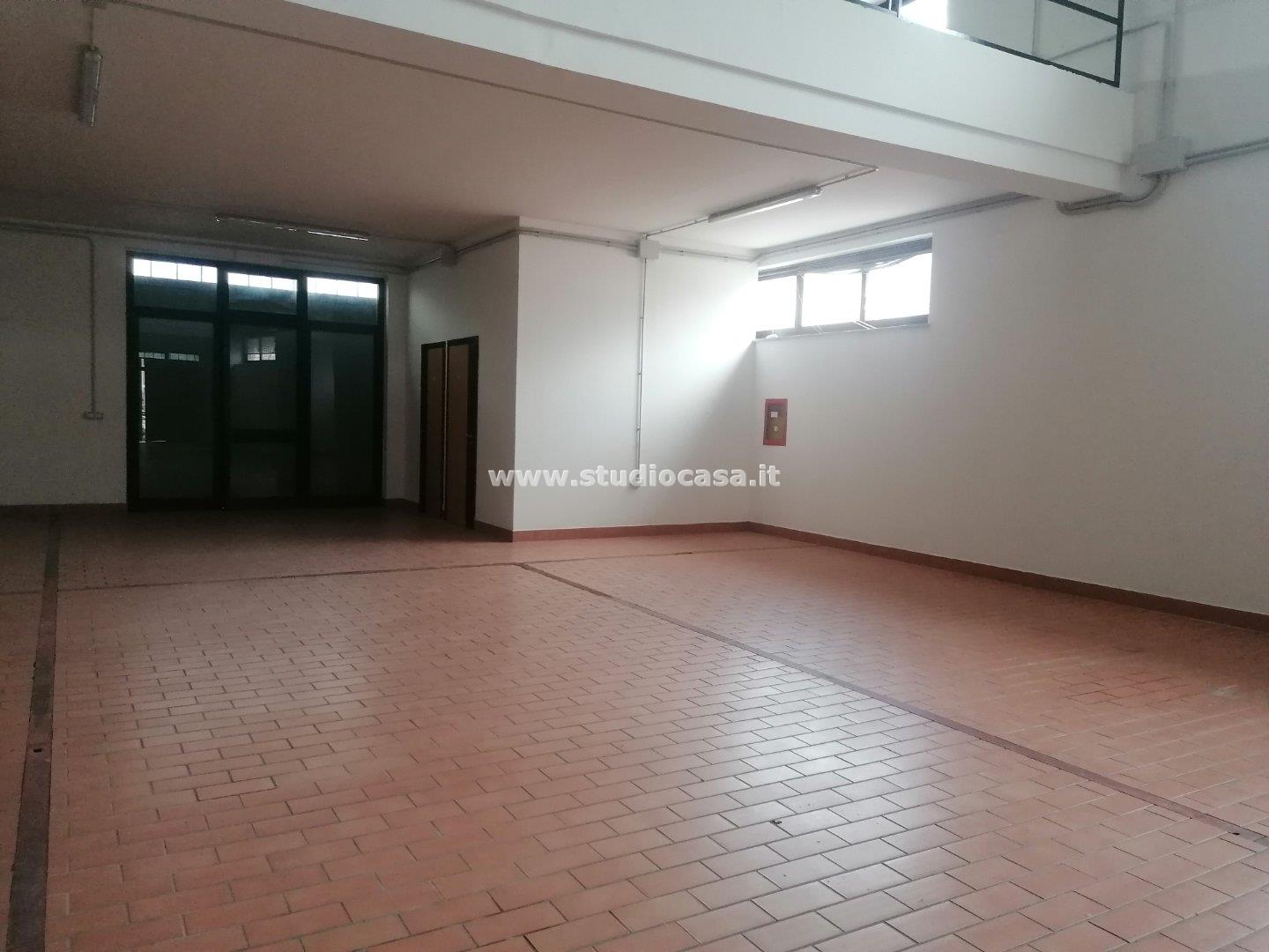 Magazzino in affitto a Crotone