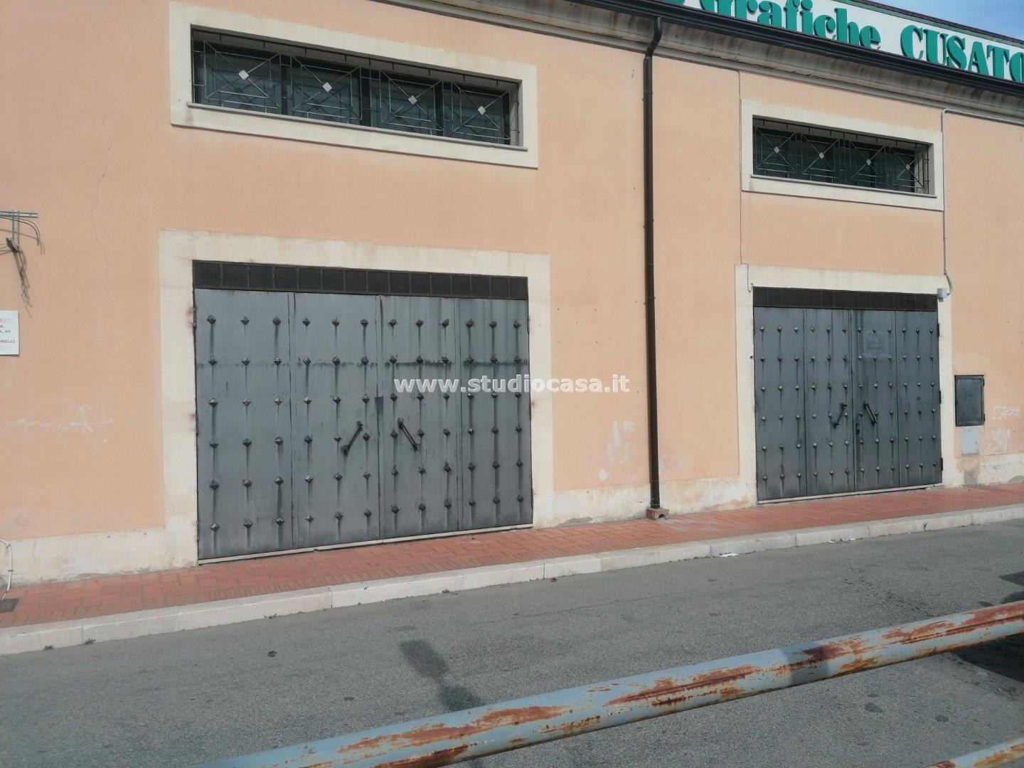 Magazzino in affitto a Crotone