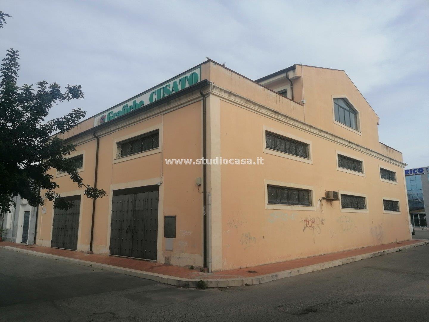 Magazzino in affitto a Crotone