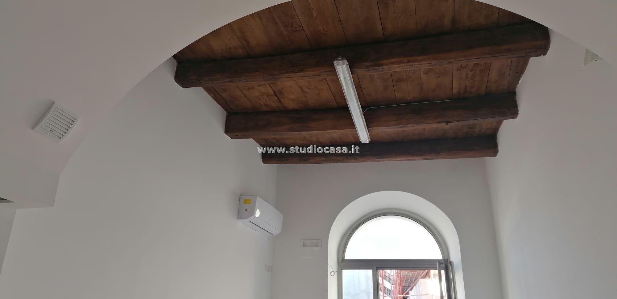 Magazzino in vendita a Crotone