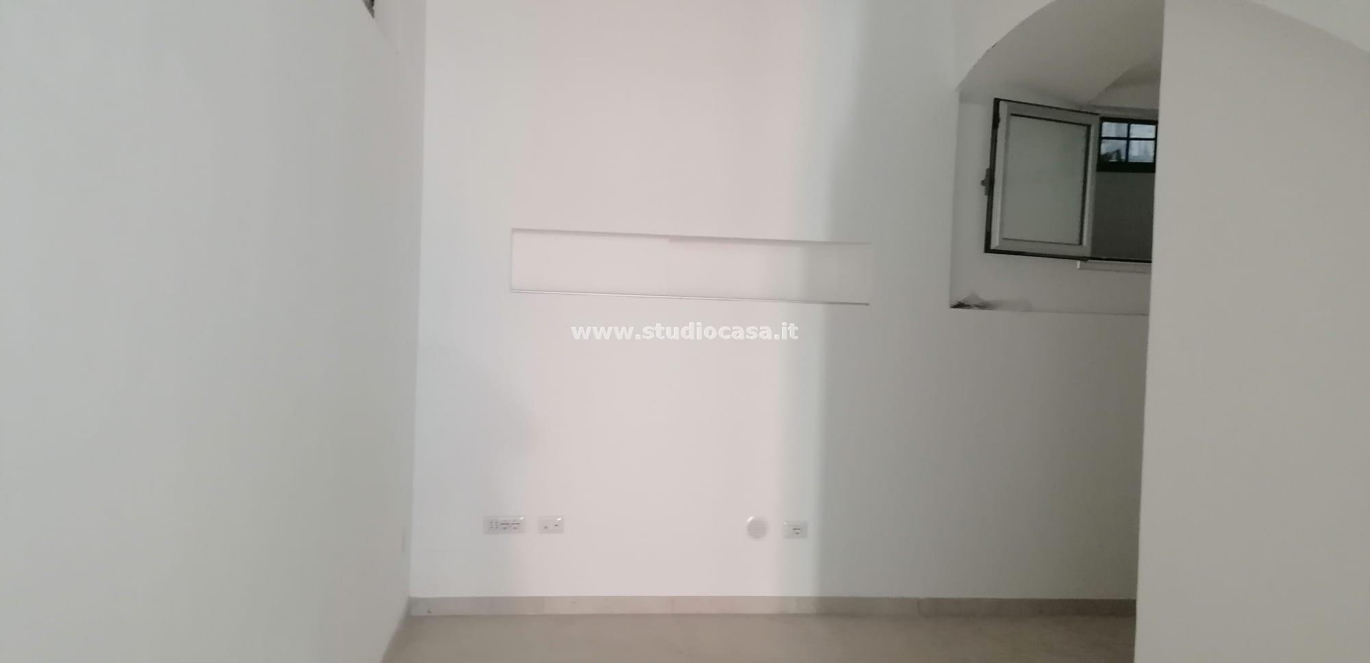 Magazzino in vendita a Crotone