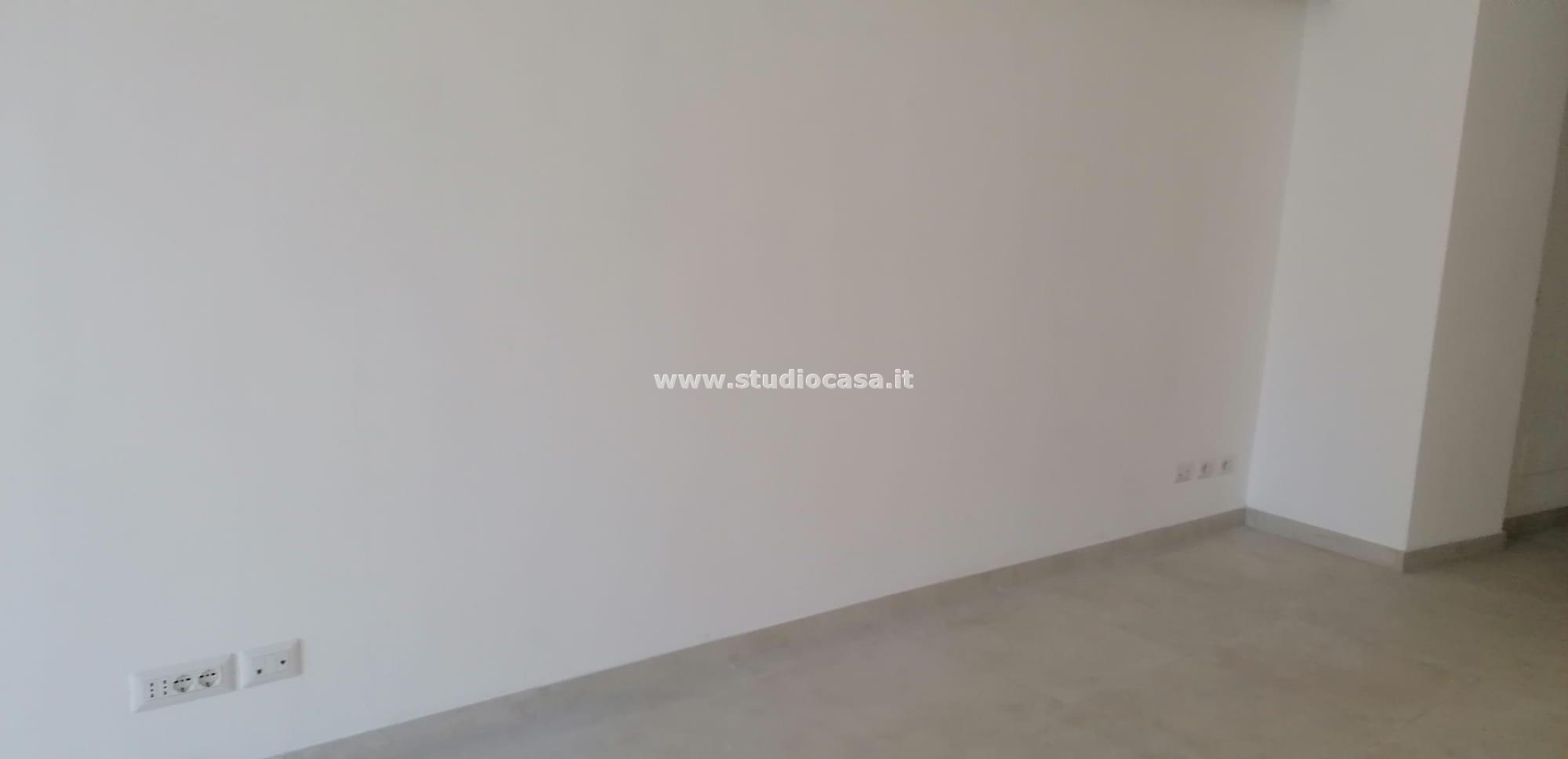 Magazzino in vendita a Crotone