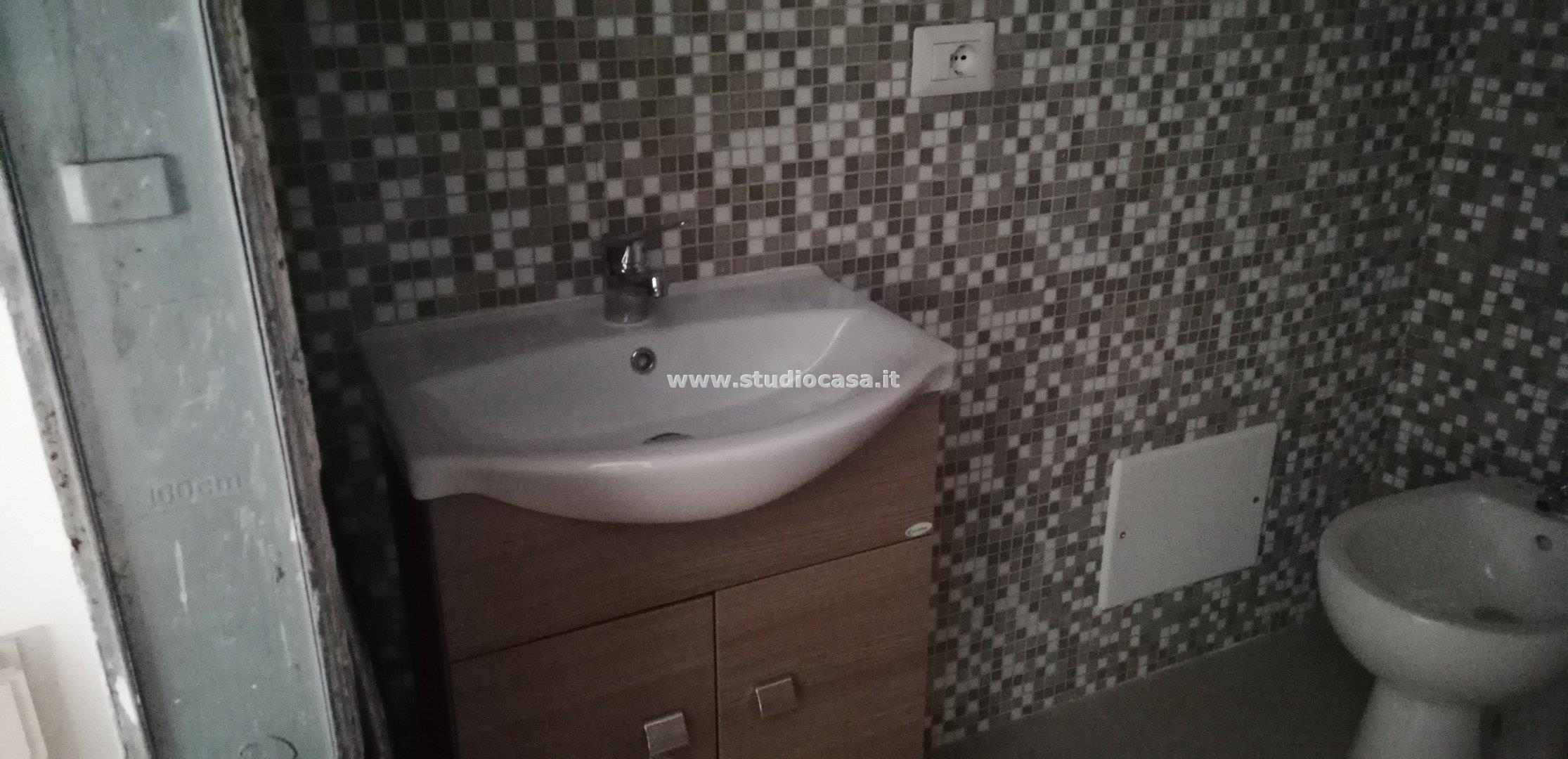 Magazzino in vendita a Crotone