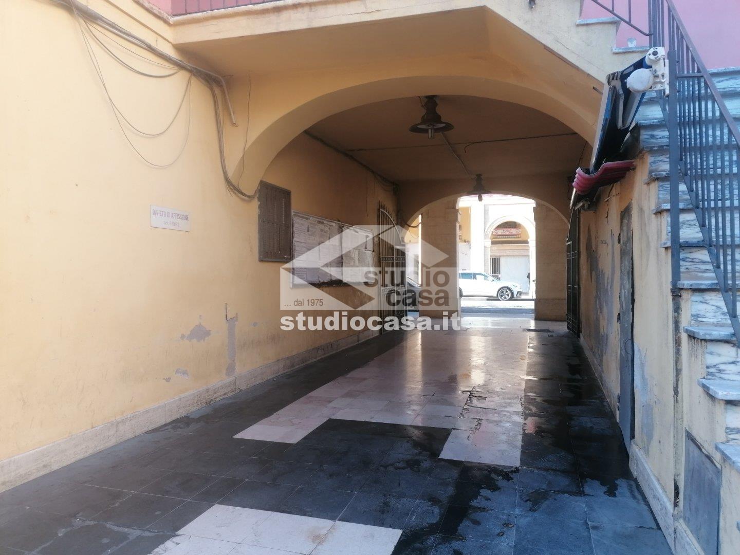 Magazzino in vendita a Crotone