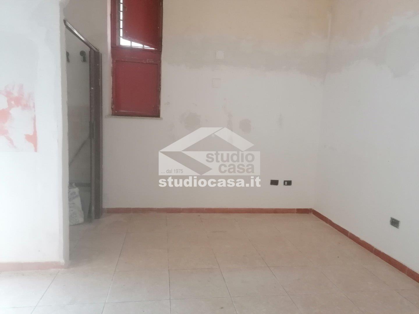 Magazzino in affitto a Crotone