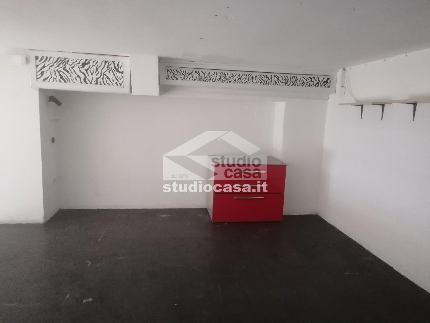 Magazzino in affitto a Crotone