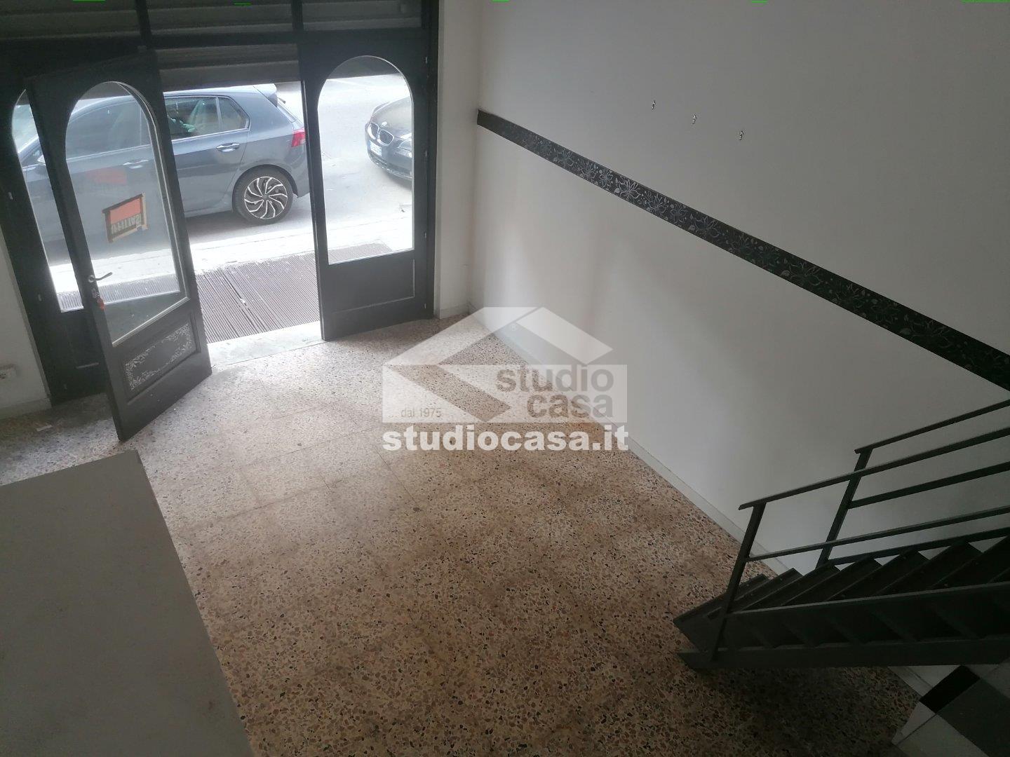 Magazzino in affitto a Crotone