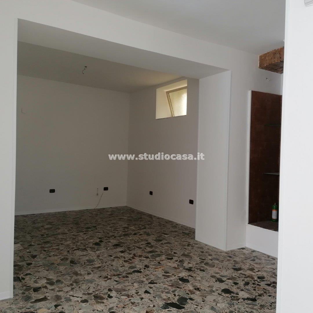 Magazzino in affitto a Crotone
