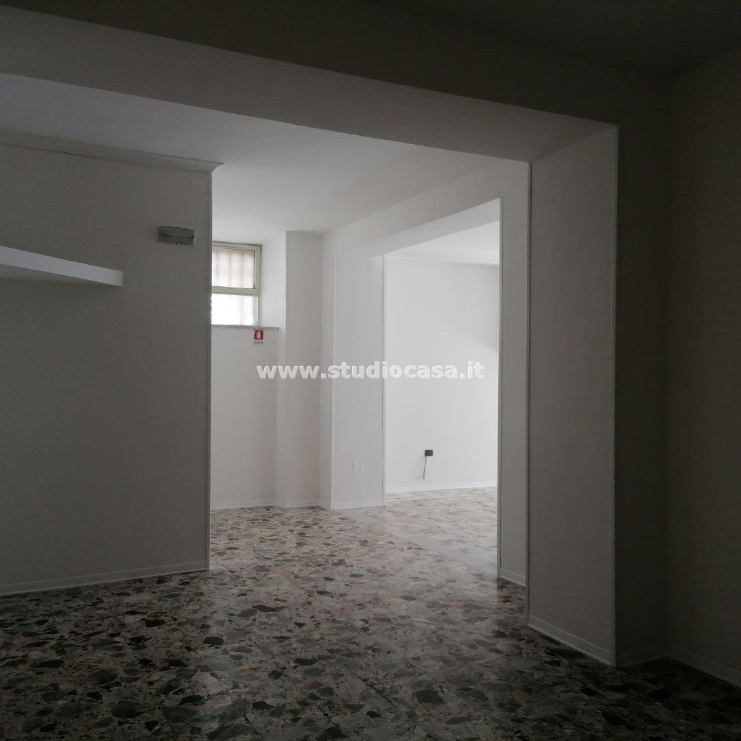 Magazzino in affitto a Crotone