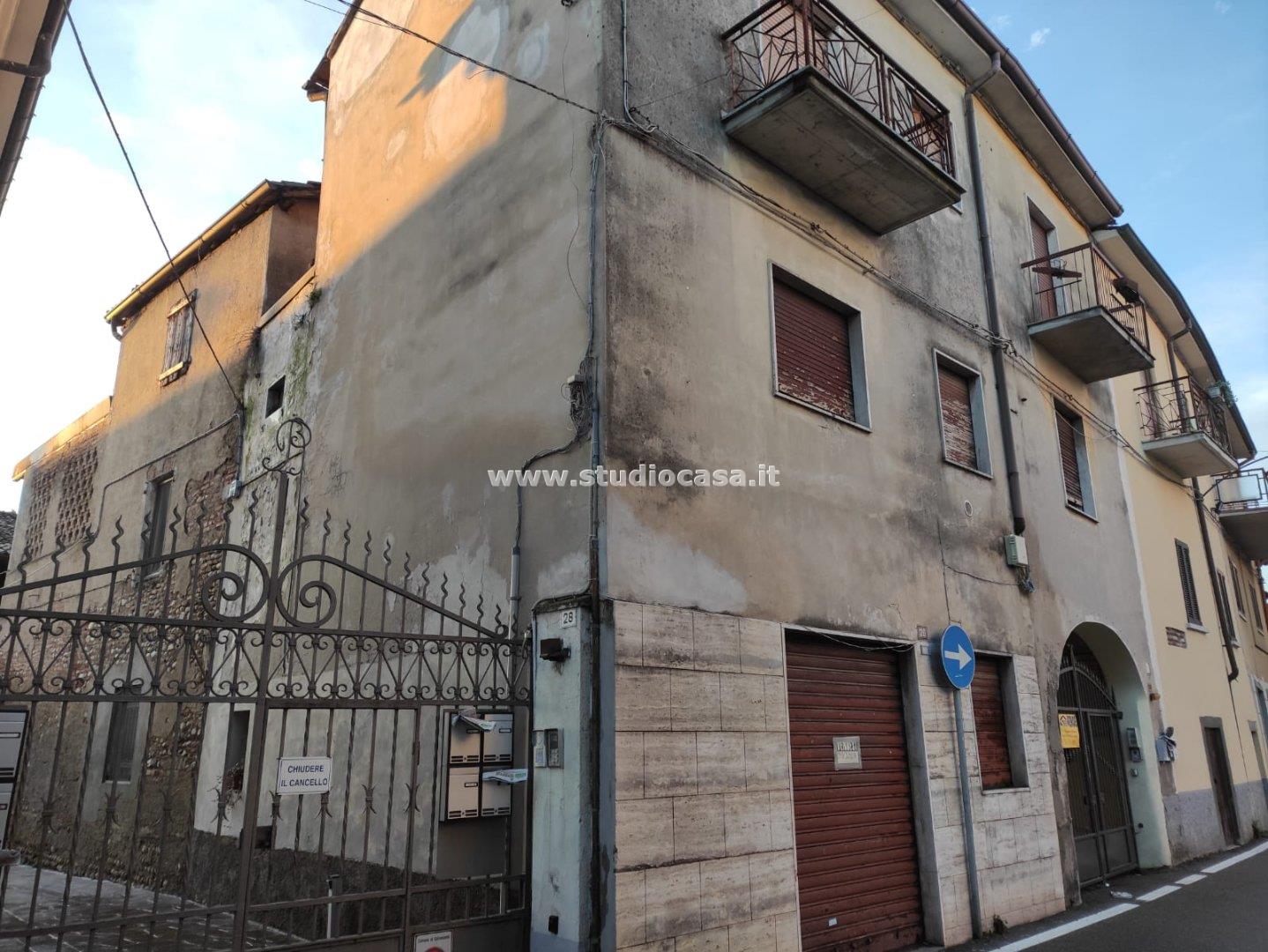 Casa Plurifamiliare in vendita a Calvenzano