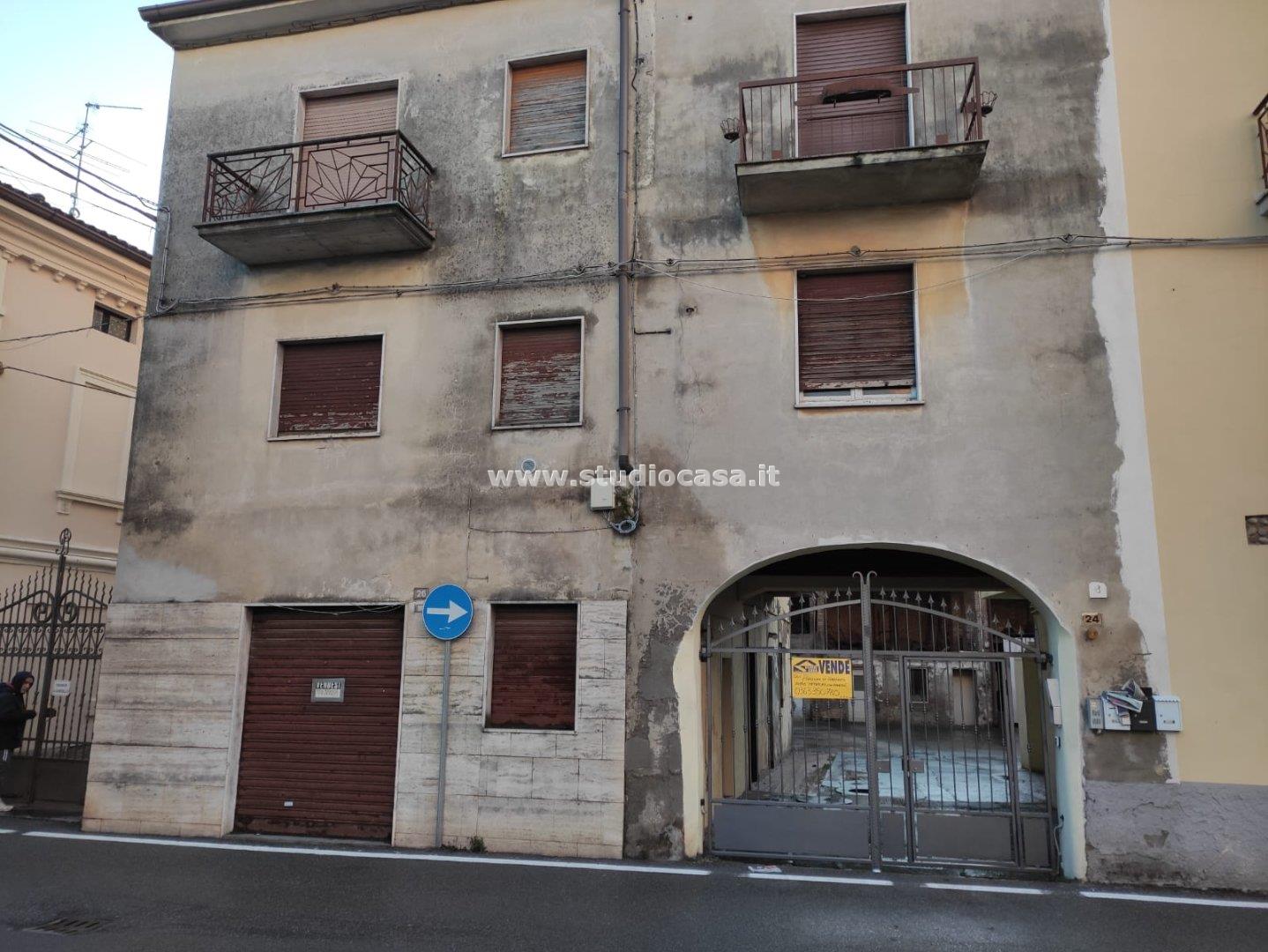 Casa Plurifamiliare in vendita a Calvenzano