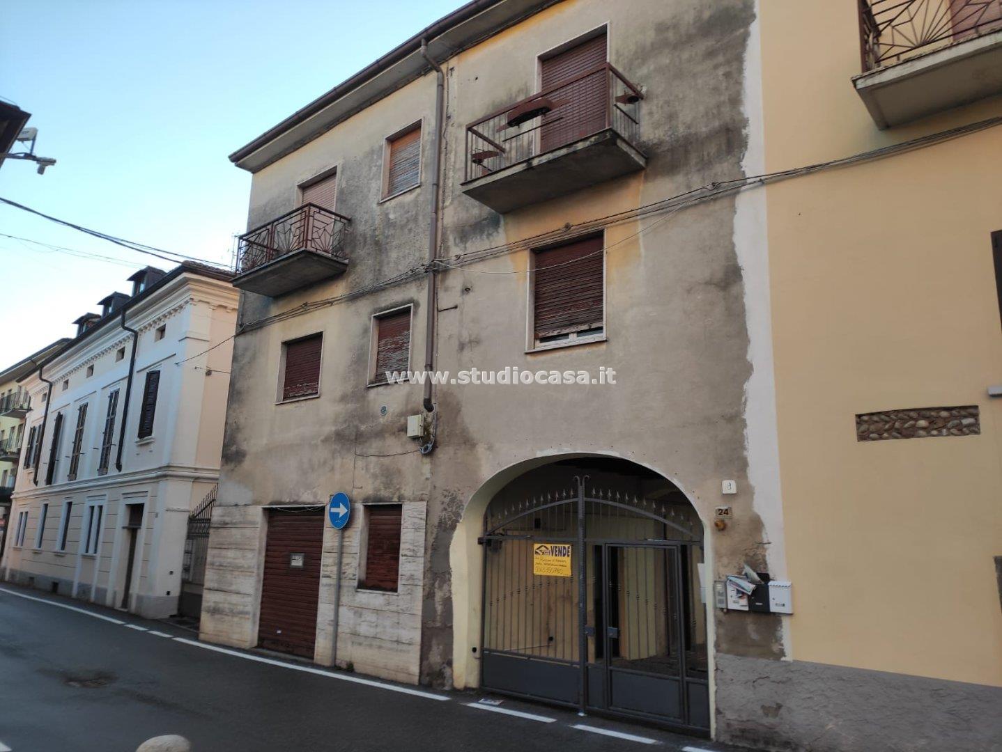 Casa Plurifamiliare in vendita a Calvenzano