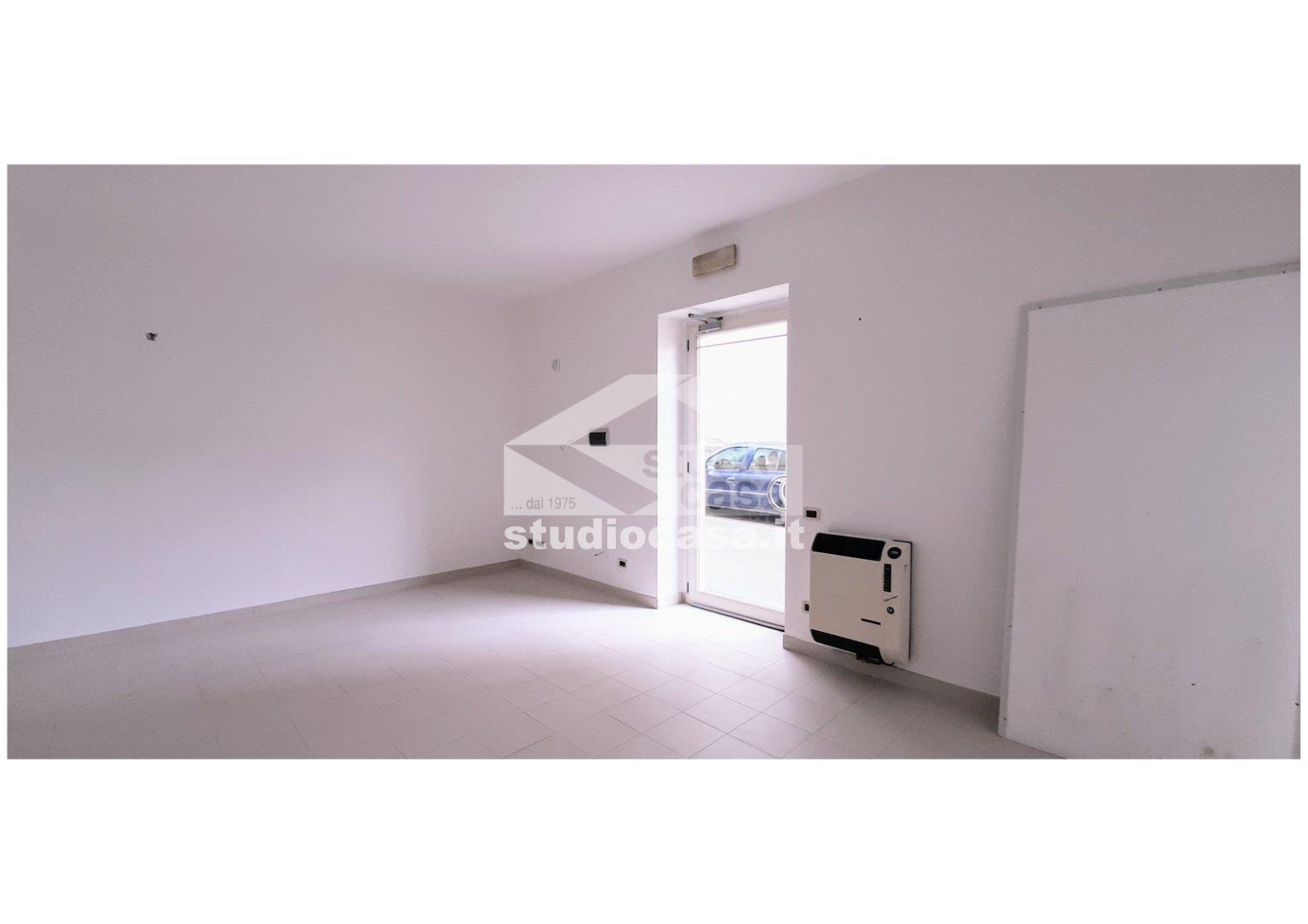 Ufficio in affitto a Misano di Gera d