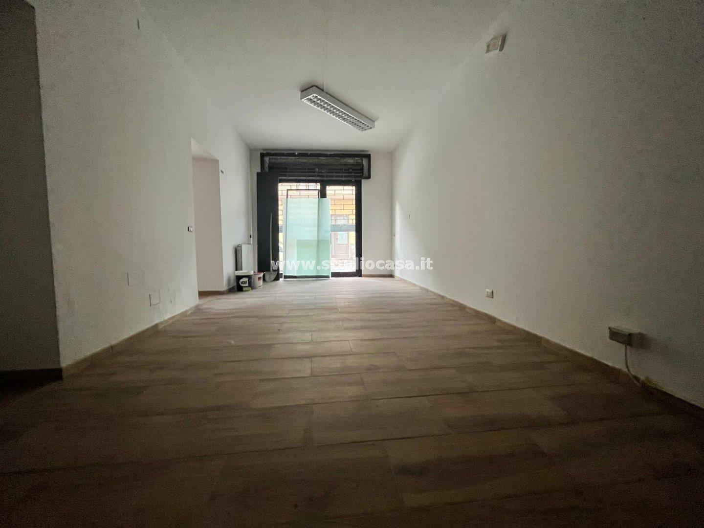 Negozio in affitto a Vailate