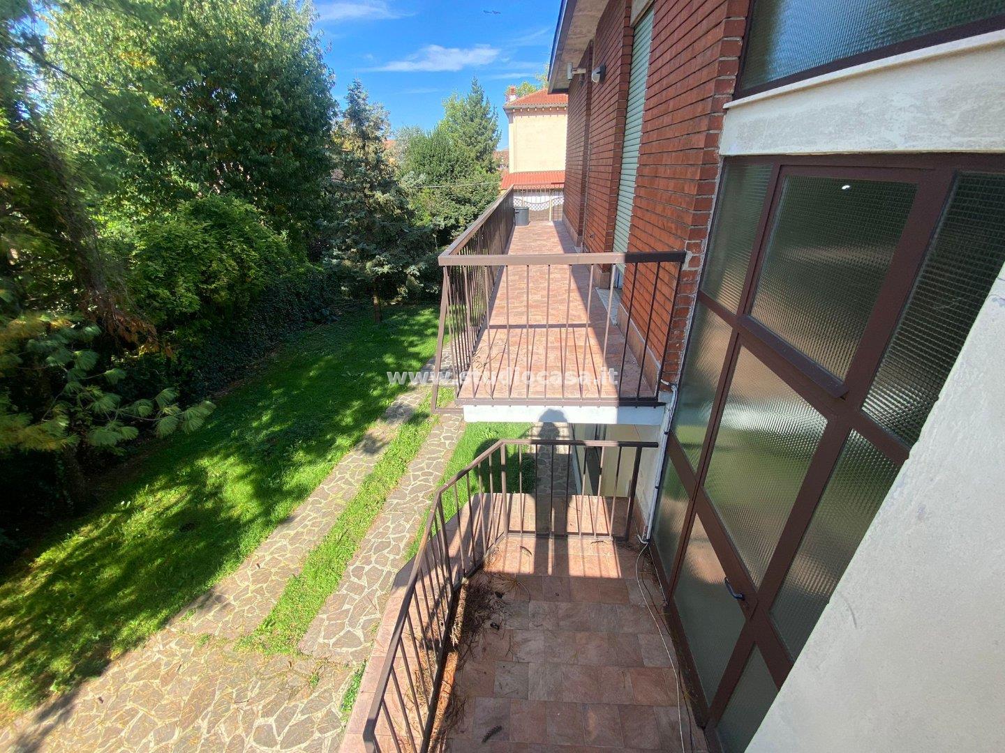 Villa Plurifamiliare in vendita a Caravaggio