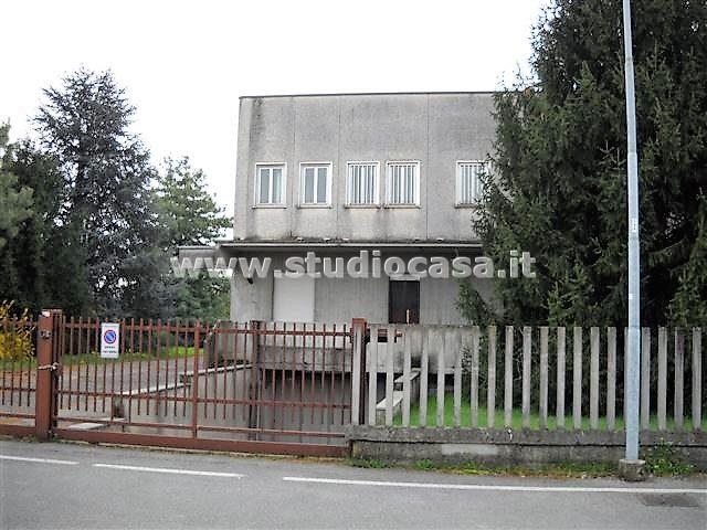 Capannone in vendita a Calvenzano