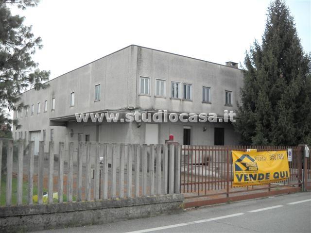 Capannone in vendita a Calvenzano