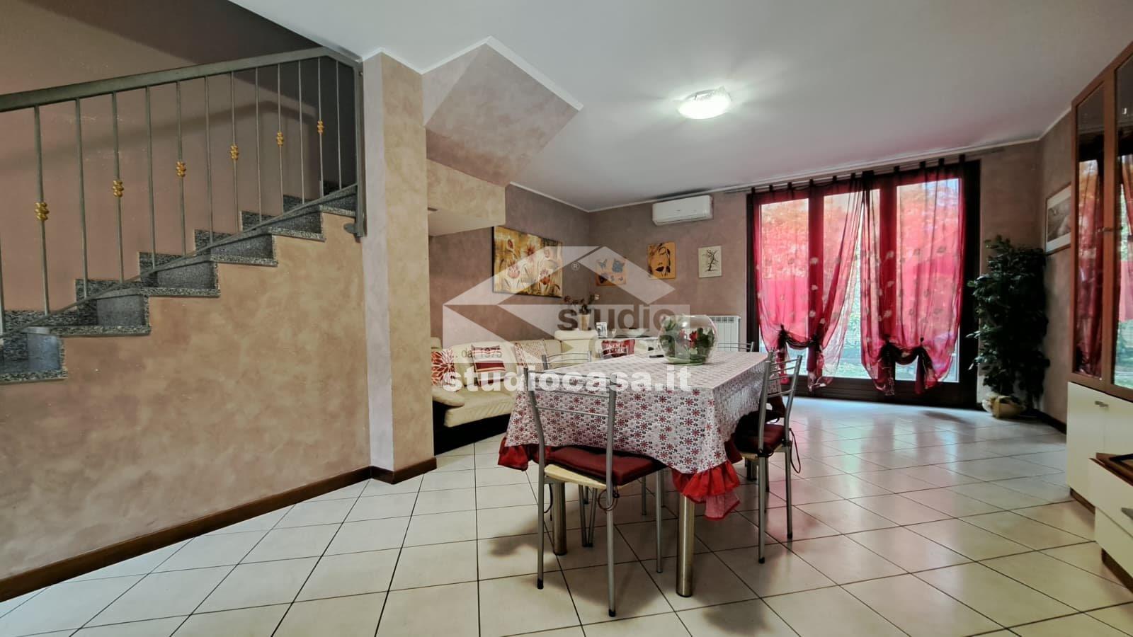 Villa a schiera di testa in vendita a Fornovo San Giovanni