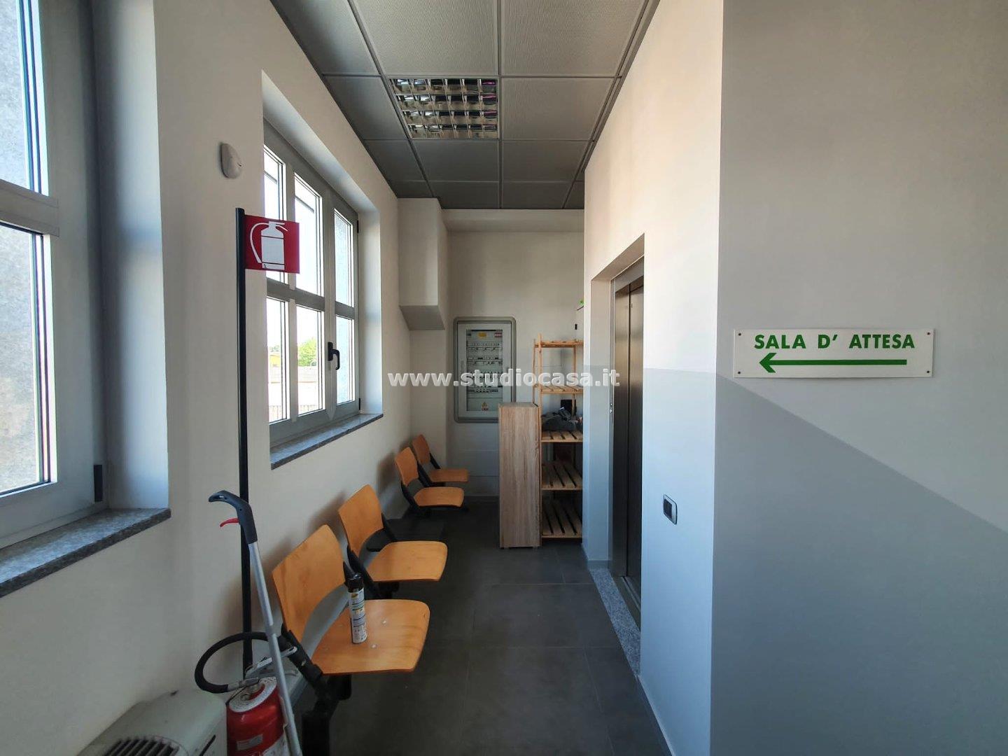 Ufficio in affitto a Misano di Gera d