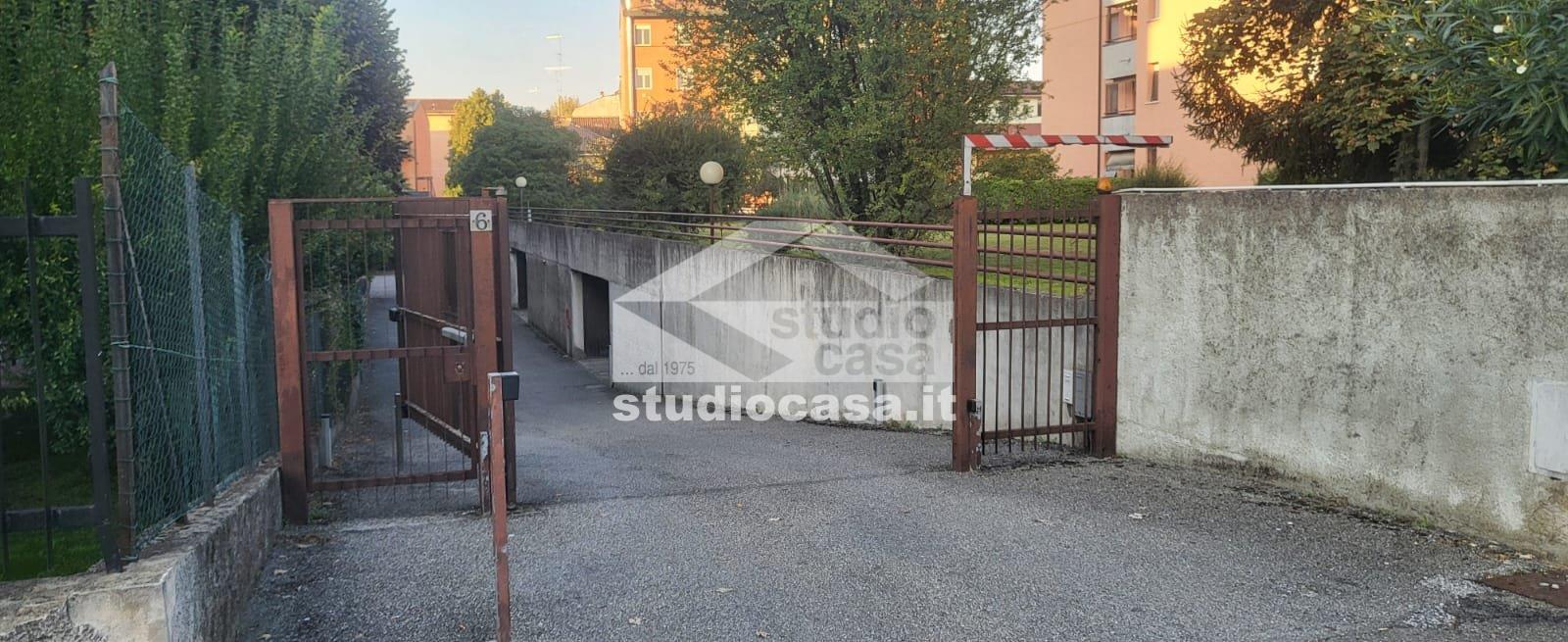 Box / Autorimessa in vendita a Cremona