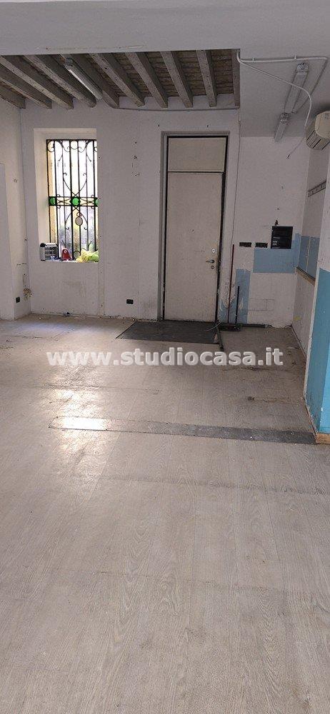 Negozio in affitto a Cremona