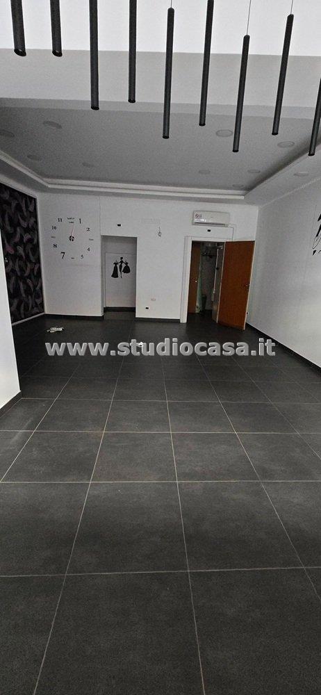 Negozio in affitto a Cremona