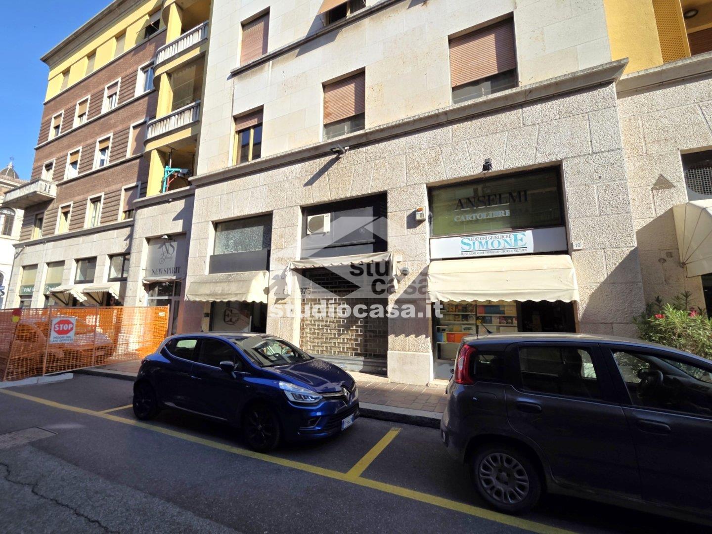 Negozio in vendita a Cremona