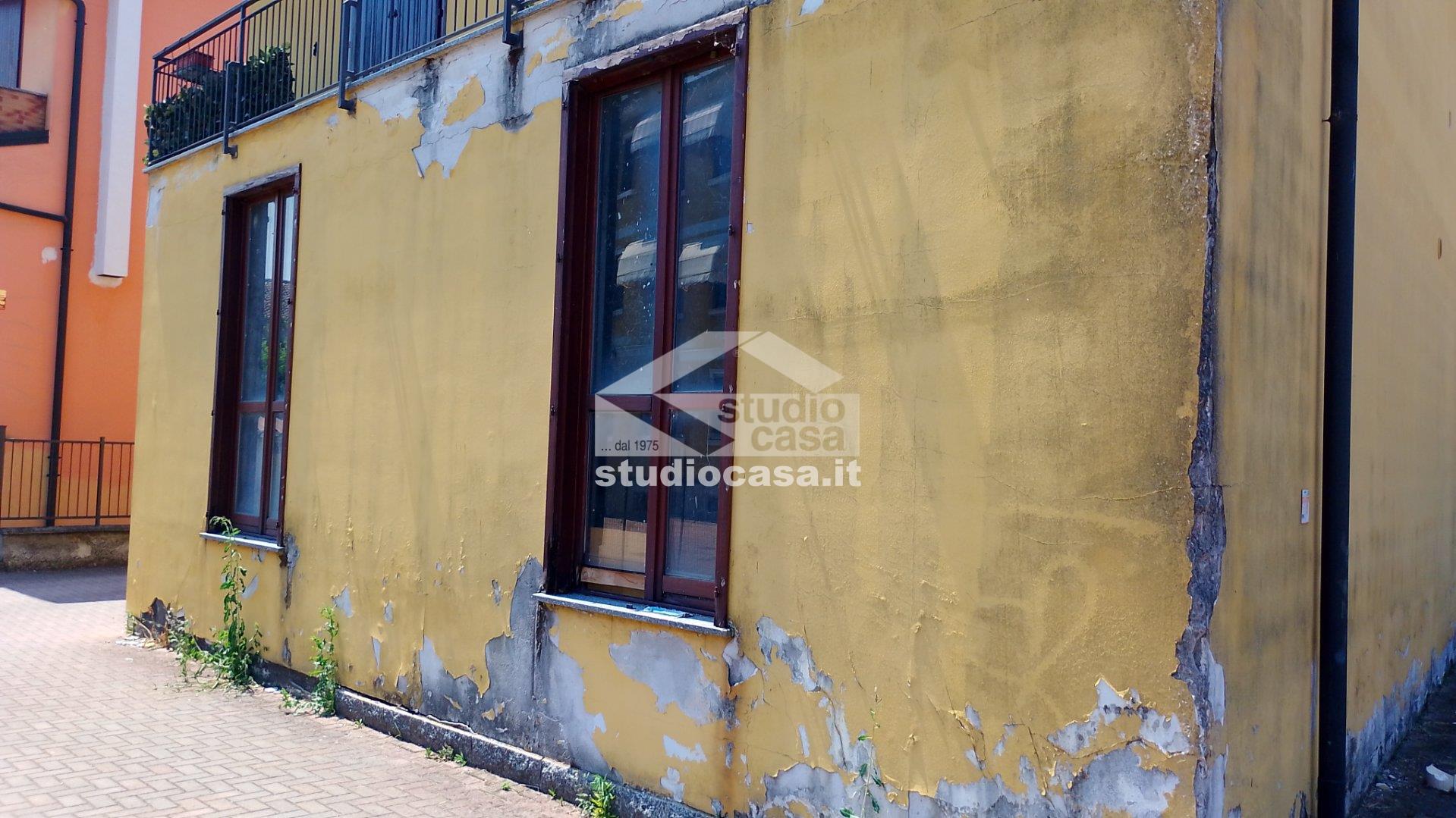 Deposito in vendita a Terranova dei Passerini