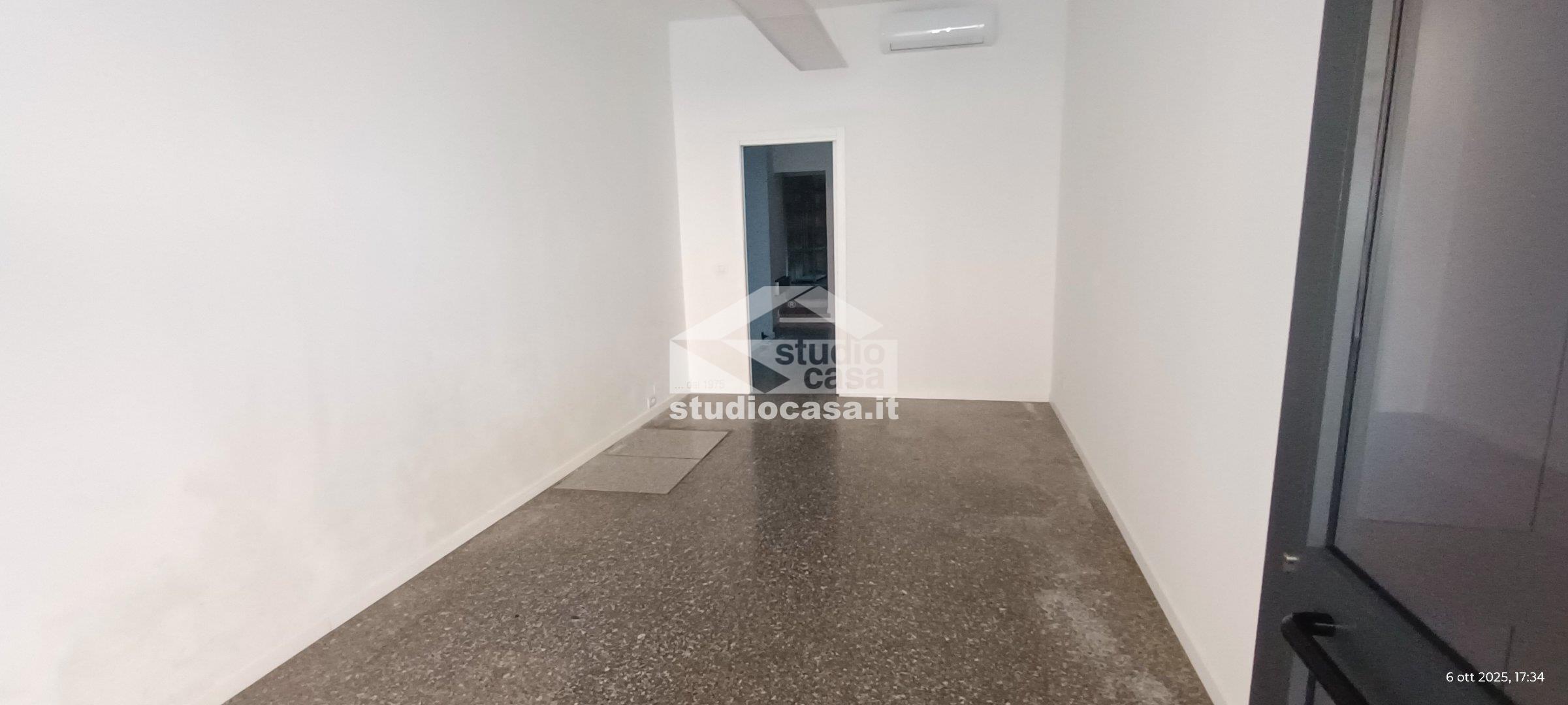 Negozio in affitto a Castelleone