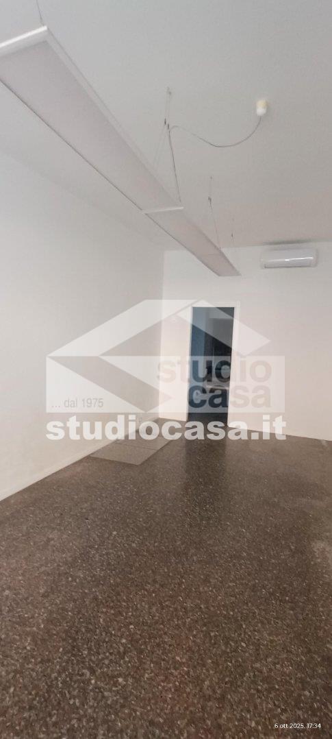 Negozio in affitto a Castelleone