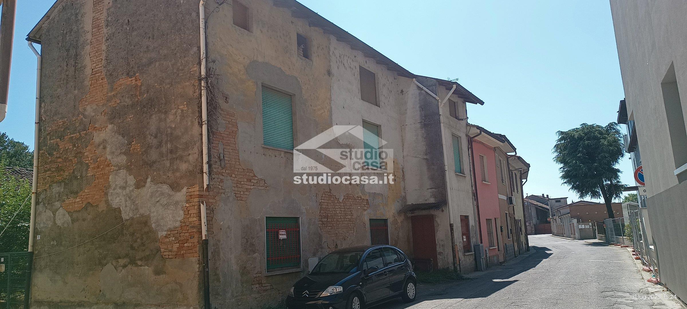 Casa Plurifamiliare in vendita a San Bassano