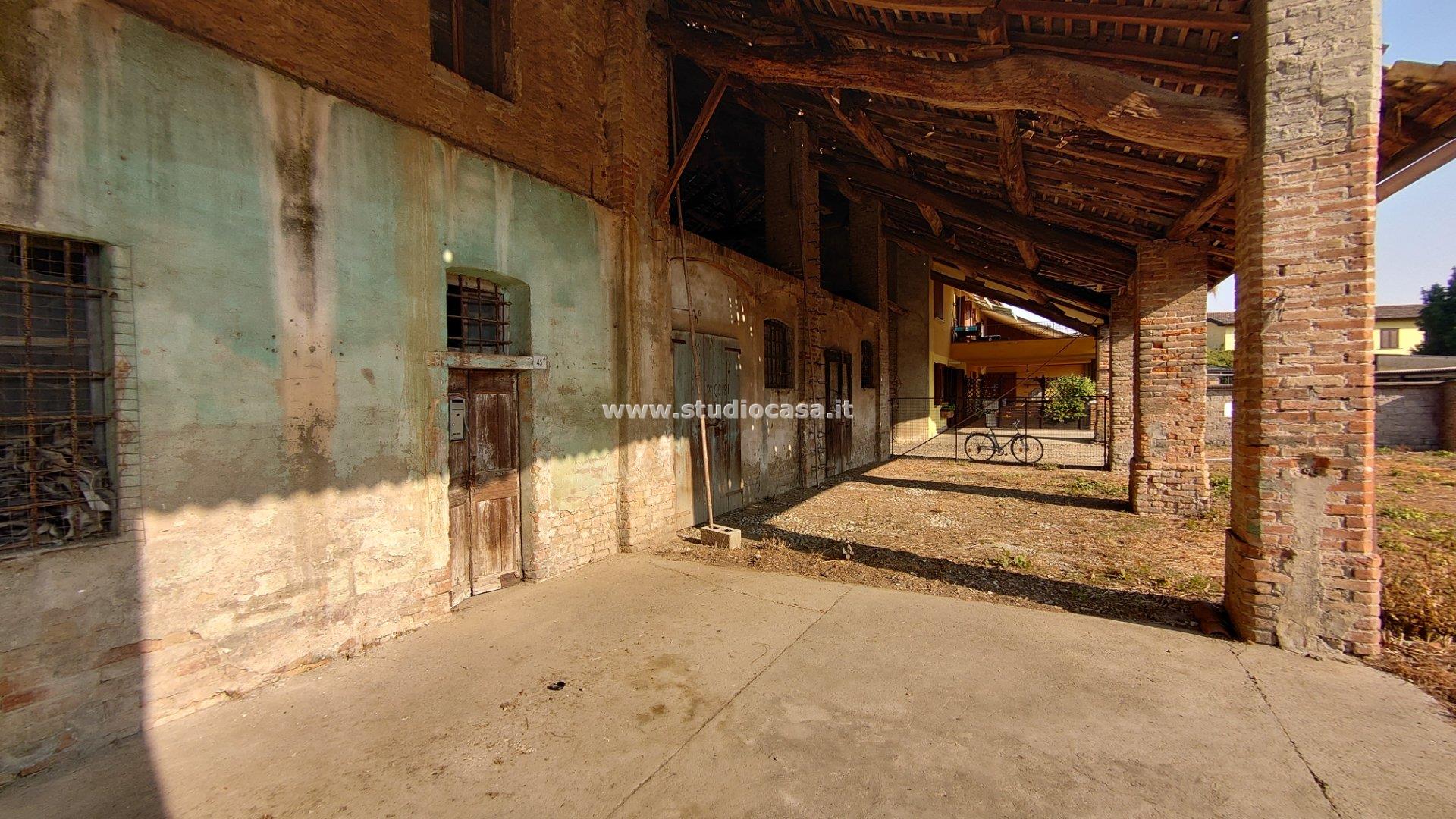 Cascina in vendita a Cremosano