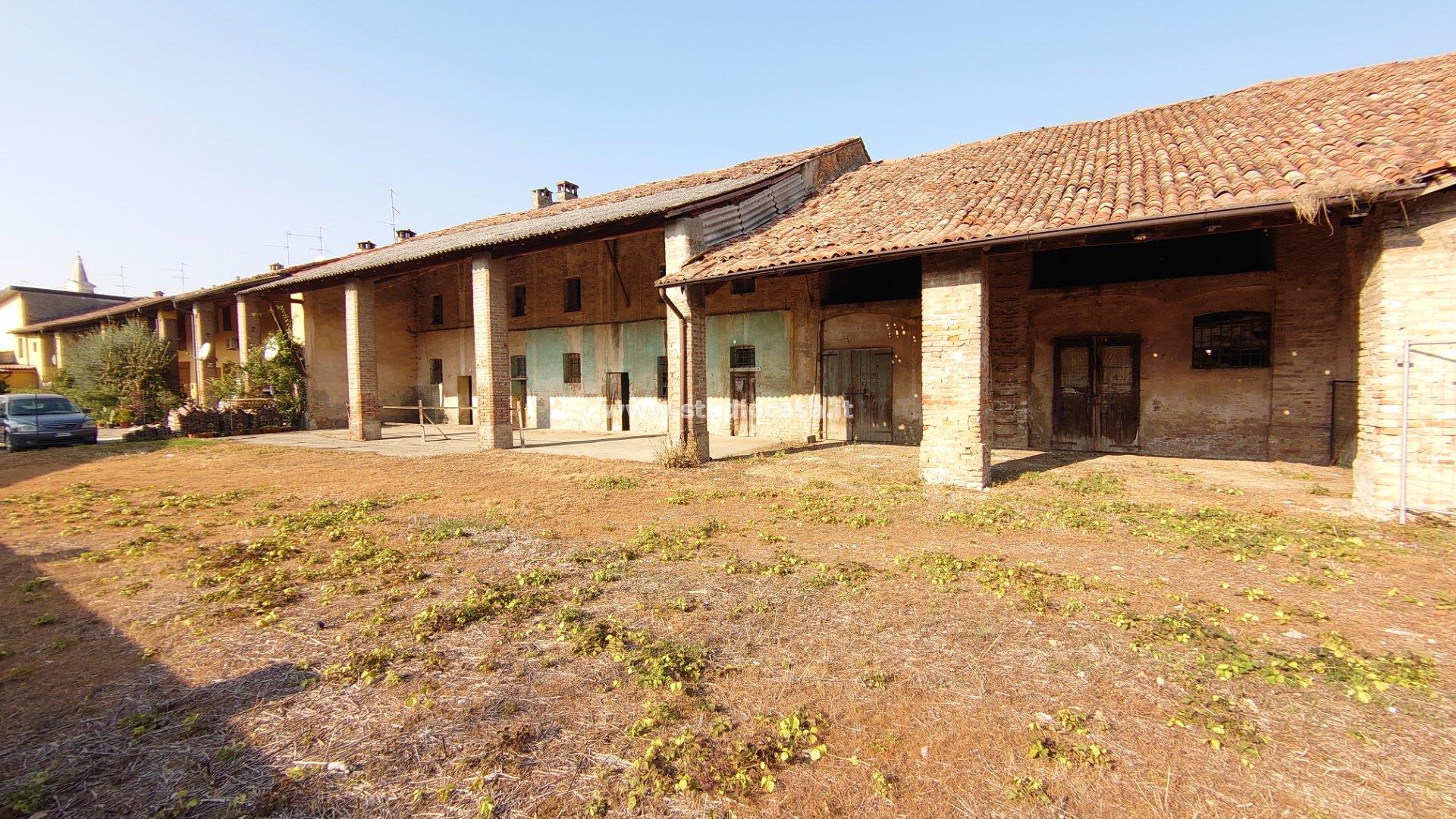 Cascina in vendita a Cremosano